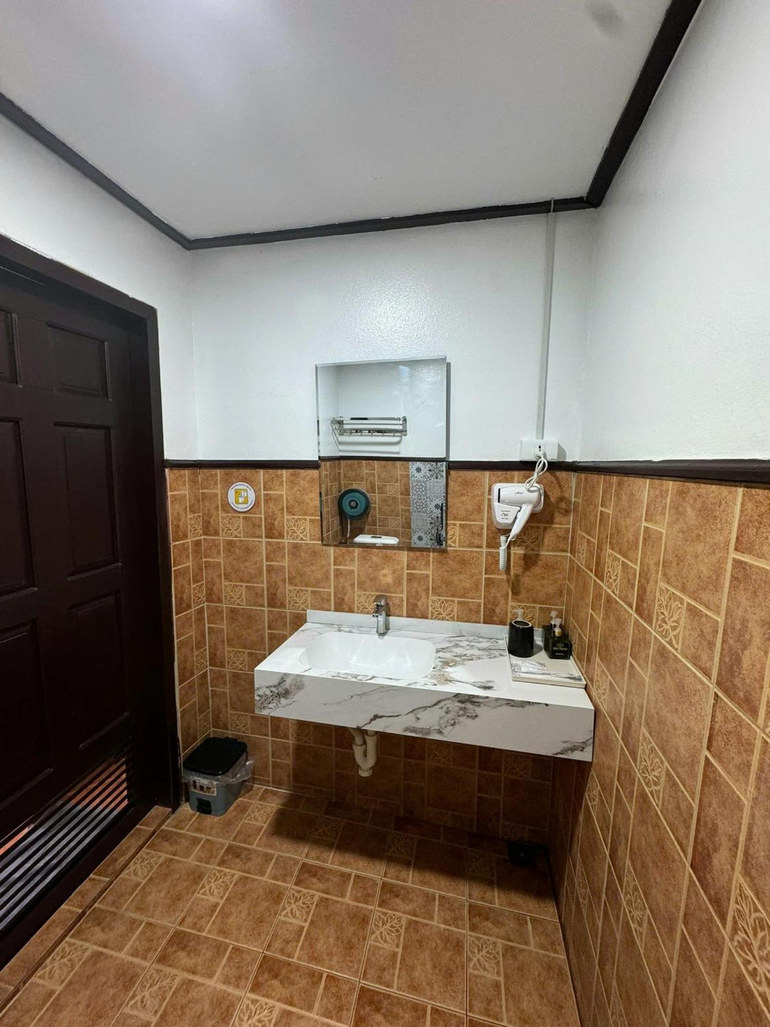 Win Hotel Vang Vieng Exteriör bild
